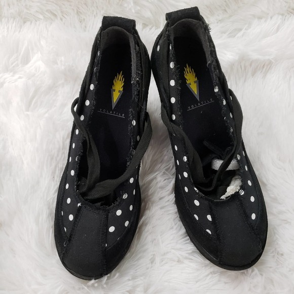 Very Volatile Vintage Y2K Rockabilly Poka Dot Black Wedges - Picture 5 of 8